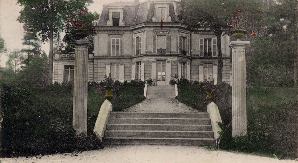 Ancienne carte postale de la mairie de Chaville